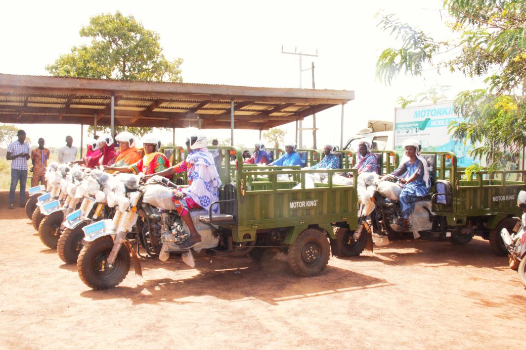 THE PROJECT COORDINATOR OF GROW2 LEADS THE DISTRIBUTION OF TRICYCLES ACROSS OPERATIONAL ZONES